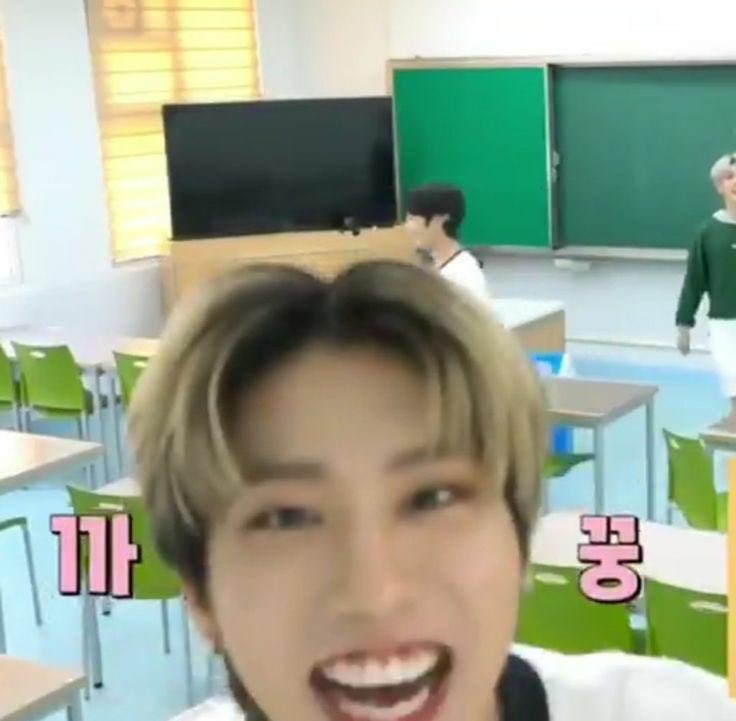 Hanielino's tweet photo. When han jisung runs to the camera and gets so close!🥺
 #MAMAVOTE  #straykids https://t.co/zTHYHdlQnD