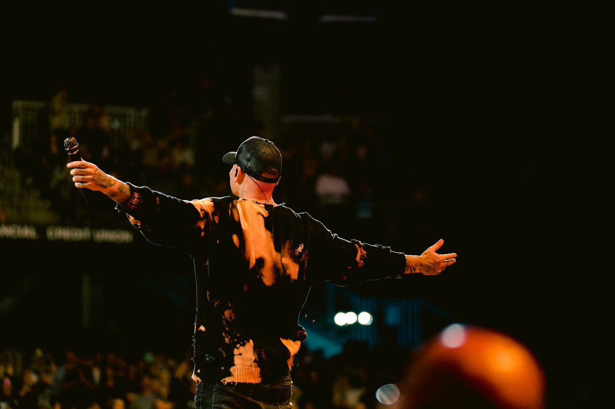 KaneBrownFamily's tweet photo. ❗️ RETWEET TO VOTE ❗️
#KaneBrown as #TheCountryArtist of 2021 #PCAs! https://t.co/0gWVxLYunC