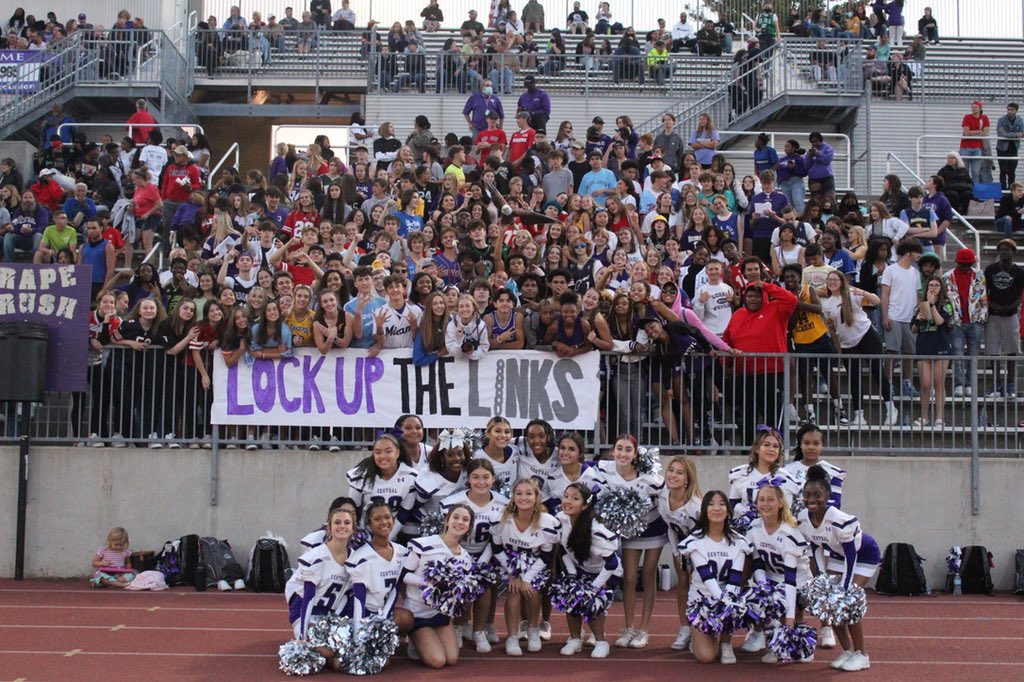 CentralNest's tweet photo. SHOUTOUT TO THE NEST!! Thanks for showing out with us this fall season, and thank you to our seniors 💜🦅 On to the next #comebackszn this winter!! https://t.co/9sqImx4HMh