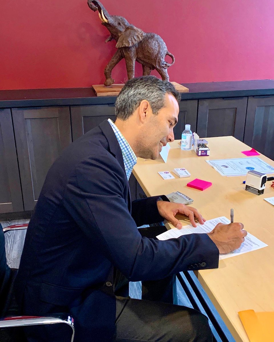 georgepbush's tweet photo. Today, I formally filed to put my name on the ballot for Texas Attorney General. Our state should not tolerate corruption or incompetency. As AG I will:
 
- Take action to secure our border
- Back our law enforcement
- Restore Integrity 
- Put human traffickers behind bars https://t.co/vvePtbM2xy