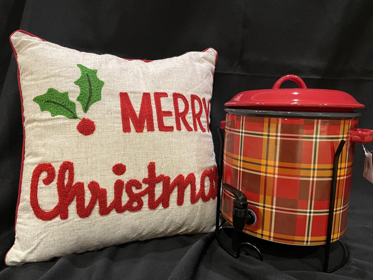 KMCareAndShare's tweet photo. 𖠰 It’s beginning to look a lot like Christmas!! 
Lots of items being dropped off for the Auction tomorrow, you don’t want to miss it. Dinner @ 5PM /Live Auction @ 6:30PM @MarkMatuska @KM_SRO @KM_CommunityEd @KM_Activities https://t.co/4J6LNdfb6N