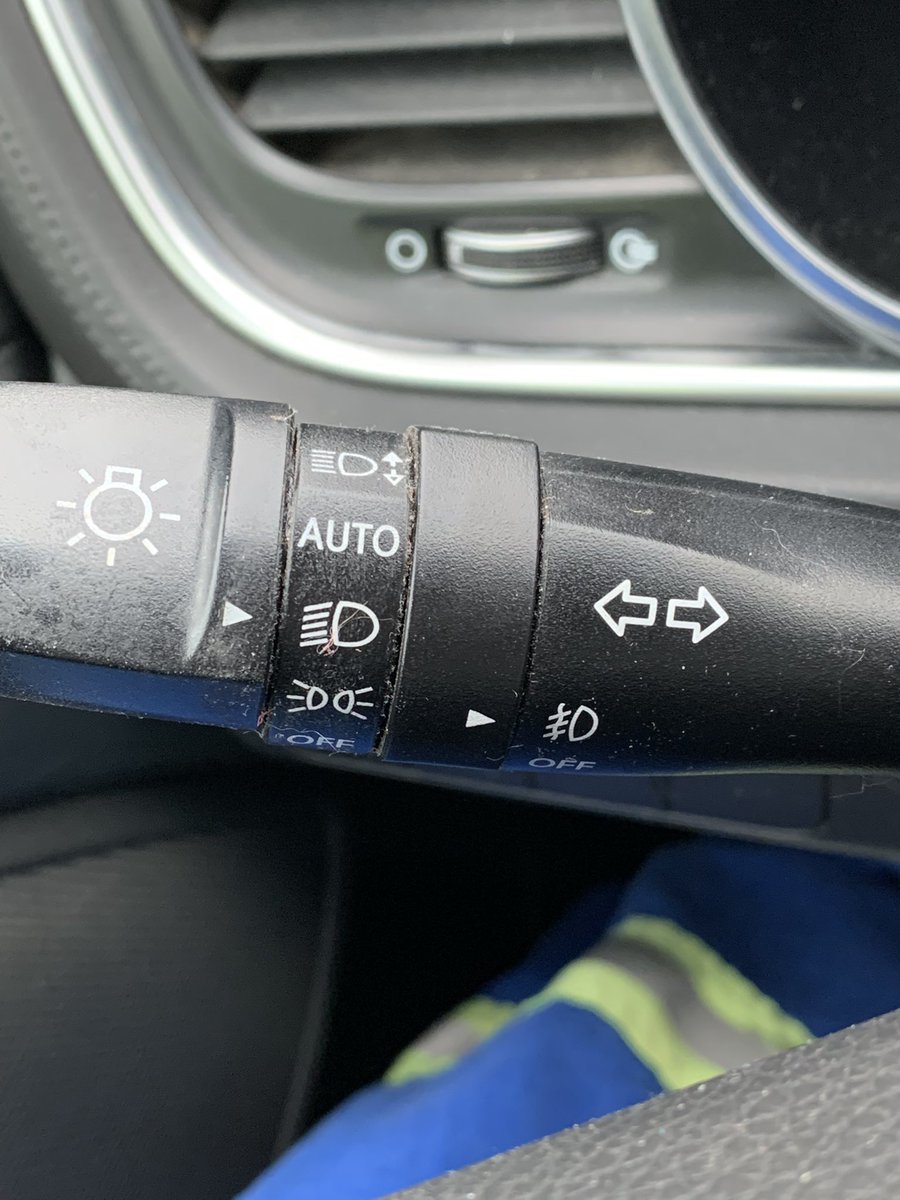 WhiteHatRat's tweet photo. #PSA #yqr #yqrtraffic #skwx when it’s 🤬 out, do this! Trust me it helps everyone on the road 💯 so many surprises out there this morning. #lightsonforlife https://t.co/ub601tccUx
