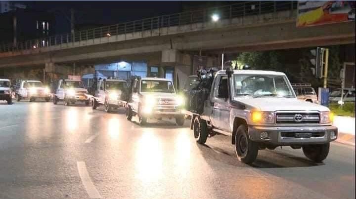 Anwaryare1000's tweet photo. Abiy has deployed enormous troops with rifles and armed vehicles in #Addis. Ostensibly, he wants to fight in the city as #SamuelDoe did in #Liberia. As such, he demonstrates a desperation. Sooner or later, the alliance forces will vanquish him, but the residents suffer.
#Ethiopia https://t.co/VXd98J6AJ4