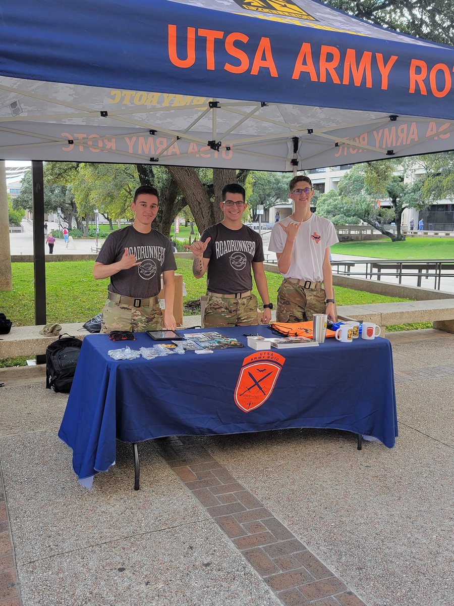 UtsaArmyROTC's tweet photo. Good morning Roadrunners,
Come check out UTSA Army ROTC at the Sombrilla near the Flawn Science building. 
We will be here from 11:00am- 2:00pm  to answer questions and tell you about life as a student cadet. https://t.co/jwmPUuR0ye