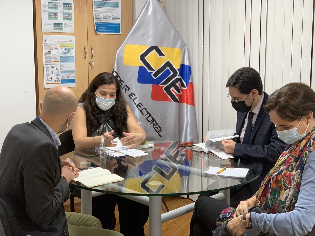 taniadamelio's tweet photo. En estos momentos nos encontramos reunidos con los representantes del Centro Carter, Andrea Nelli, Salvador Romero y Mercê Castells. 
#EleccionesRegionalesyMunicipales2021 https://t.co/E6MuFCYWP0