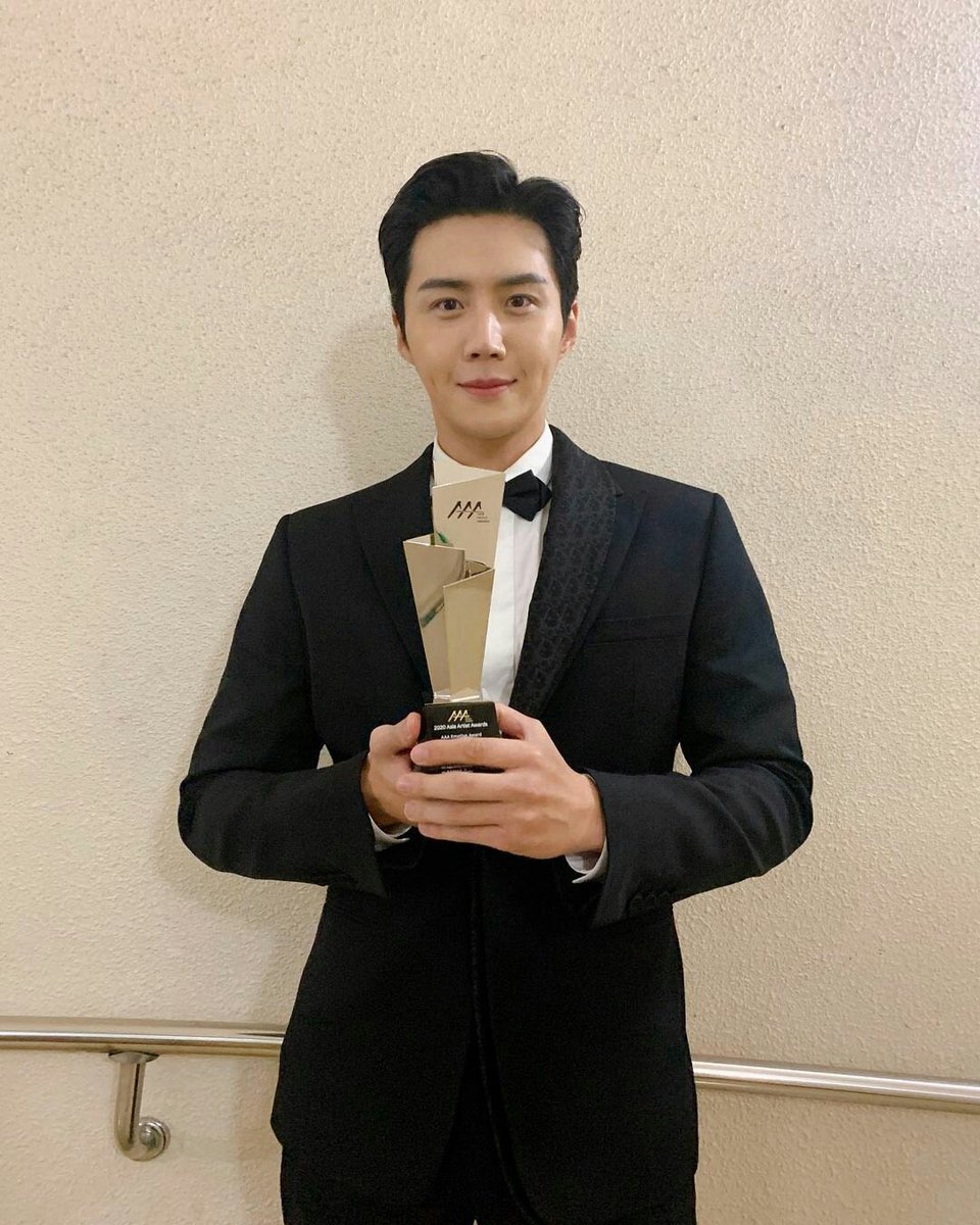 seonho_daily's tweet photo. Congratulations Kim Seonho and thank you seonhohadas for the hard work 🥺😭 

🏆RET Popularity Award for Male Actor
🏆U-IDOL LIVE+ Popularity Award

KIMSEONHO MOST POPULAR ACTOR
#김선호_2관왕_축하해 #KimSeonHo https://t.co/QH4gs3Jyfo