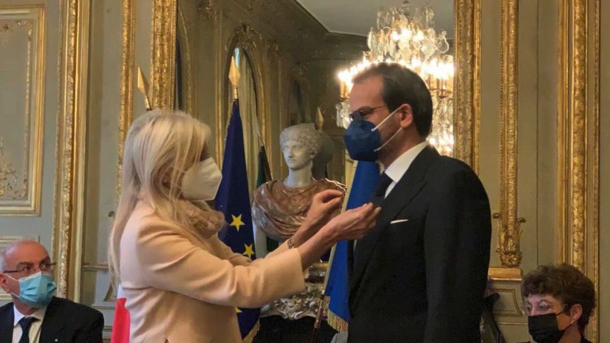 ItalyinFrance's tweet photo. L’Ambasciatrice Castaldo consegna a Parigi al dott.Mario Pascoli e alla dott.ssa Patrizia Molteni l’onorificenza #OSI nel grado di Cavaliere https://t.co/I1kVtKgHtg