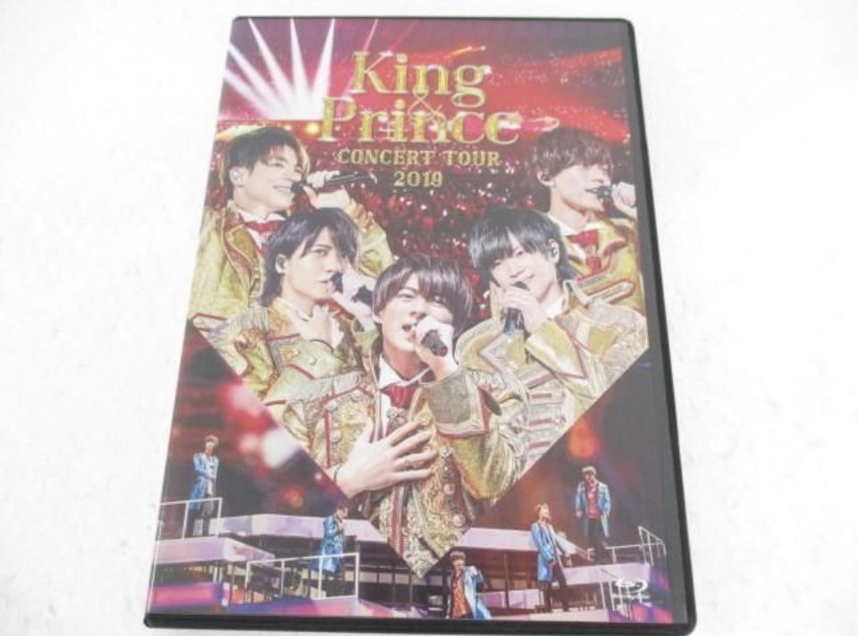 A2T1o's tweet photo. 🎁プレゼント企画
 
➀ Blu-ray CONCERT TOUR 2019 通常盤 2BD
【新品】

➁ King&amp;Prince シングル CD CD+DVD 計4枚セット キンプリ 
【新品未開封品あり】

《当選者》
　各1名

【応募締切】
     
　12月4日

【応募方法】

フォロー・RT https://t.co/mKpNk4iOUY