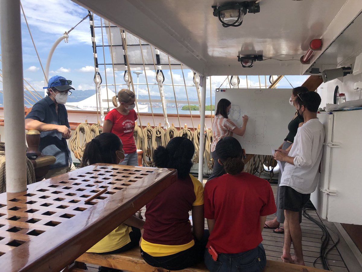 Emma Beer from ⁦@Scripps_Ocean⁩ discusses the physics of hurricanes with Jamaican highschool students on board of tall ship Lehmkuhl in Port Royal, JM, on international field course on oceans, climate and sustainability #SDG313