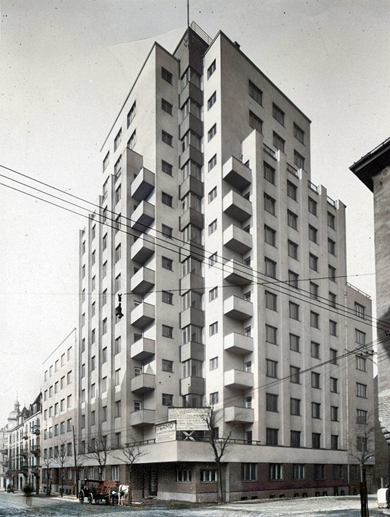 Grubiusz's tweet photo. #DrapaczChmur – siedemnastokondygnacyjny budynek w #Katowice, przy ul. Żwirki i Wigury 15, w 1934 r.
Budynek jest zbudowany na bazie nowatorskiej stalowej konstrukcji szkieletowej i uważa się go za najciekawszy i najbardziej spektakularny przykład funkcjonalizmu w Polsce. https://t.co/OfzSZfT24f