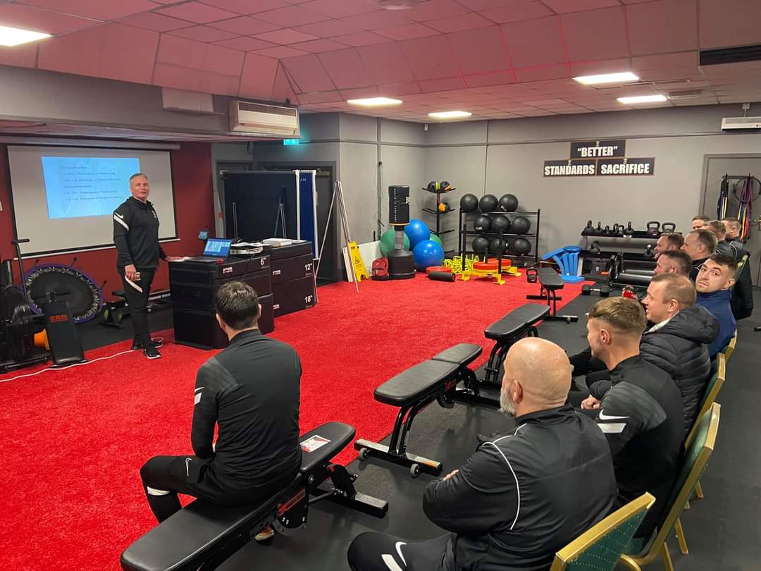 #GFC Academy Technical Director Colin Nixon held his first coach education session yesterday at the Bet McLean Oval. 

📰 facebook.com/14594795043445… #WeAreGlentoran #COYG 💚🐓