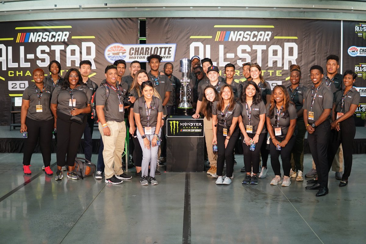 NASCARDiversity's tweet photo. Applications are now open for the 2022 NASCAR Diversity Internship Program! 

#NDIP22 | https://t.co/ycPdb0dBUO https://t.co/K7qNXRLifC