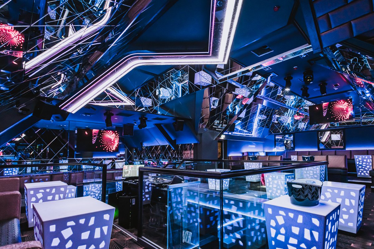 BarLivello's tweet photo. 𝙍𝙚𝙖𝙙𝙮 𝙩𝙤 𝙜𝙤 𝙖𝙜𝙖𝙞𝙣? 🍾 

Bookings are filling fast over a busy festive period - don't miss out on yours https://t.co/EfjvWfPCNd 💎 https://t.co/heRnzEAihE