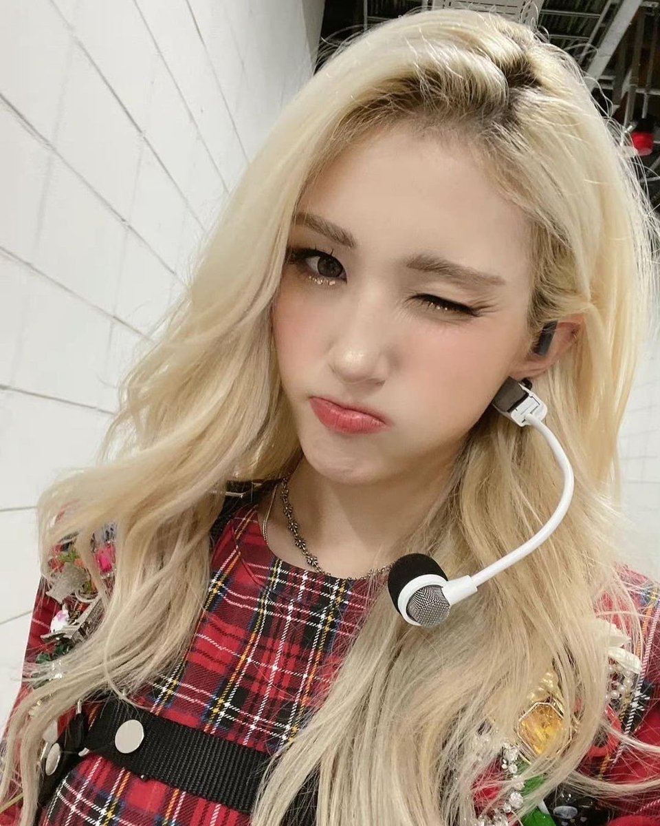 somiparaguay's tweet photo. SOMI vía Weibo.💗
#SOMI #XOXO #XOXOSOMI #SomiIsBack #XOXOALBUM #theblacklabel #JeonSomi #ENNIKDOUMA #SomiComeback https://t.co/cbDUpUw8hF