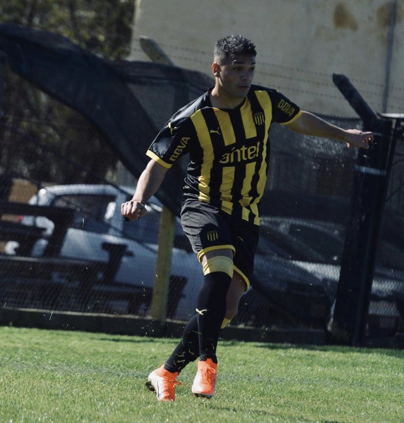 Con goles de Nicolás Rossi, Matias Gonzalez y Diego Tabarez (foto), <a href="/OficialCAP/">PEÑAROL</a> venció 3 a 0 a Sud America en Tercera División