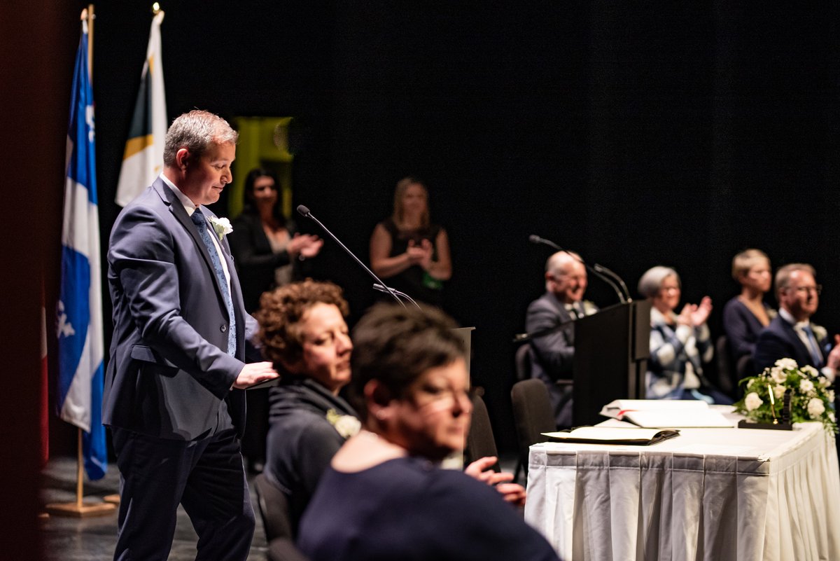 Assermentation des élu(e)s de la <a href="/VilledeSeptIles/">Ville de Sept-Îles</a>. Le maire Steeve Beaupré entend travailler en équipe et profiter des compétences et des expertises variées au sein du conseil, «un heureux mélange de jeunesse et d’expérience, de sagesse et de dynamisme», a-t-il souligné.