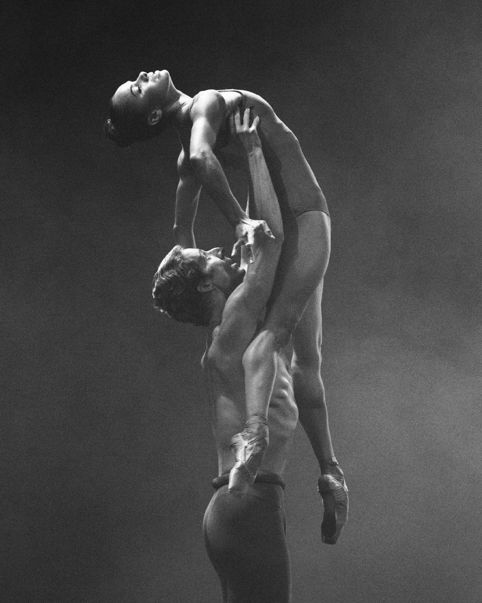 A gorgeous photo from <a href="/karolinakuras/">Karolina Kuras</a> to "lift" your spirits this Monday morning!

📸: <a href="/karolinakuras/">Karolina Kuras</a>
🩰: <a href="/mistyonpointe/">Misty Copeland</a> @mbhoven