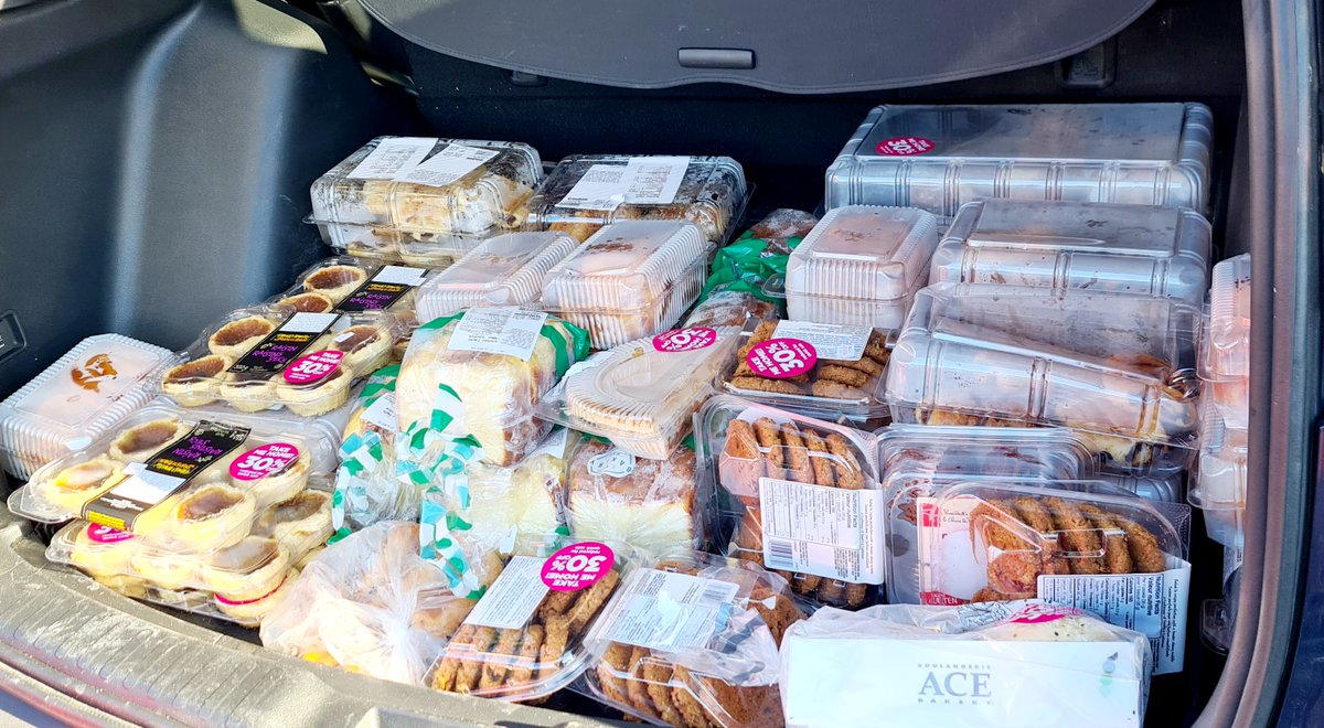 CompassFoodBank's tweet photo. Three times a week, the bakery department at the @RealCdnSS, Mavis and Dundas, donates their remaining baked goods to @CompassFoodBank. We are so grateful to you and our volunteers who pick it up.
#Donations #volunteers #Hunger #FoodInsecurity https://t.co/ycqKO0F9Ju
