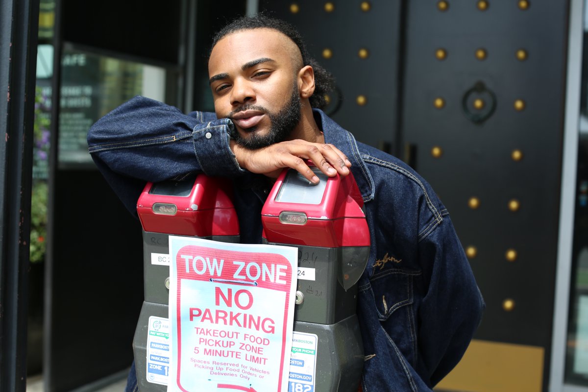 ItsAnotherHeist's tweet photo. When talent is not an issue, Papi Xampeux can be anywhere he wants to be.  #NoParking doesn't apply to his lifestyle. #PapiXampeux #Photoshoot #Ponytail #JeanJacket  #Model #Singer #BostonArtist #Bearded #TowZone https://t.co/B8EC0xuV2L
