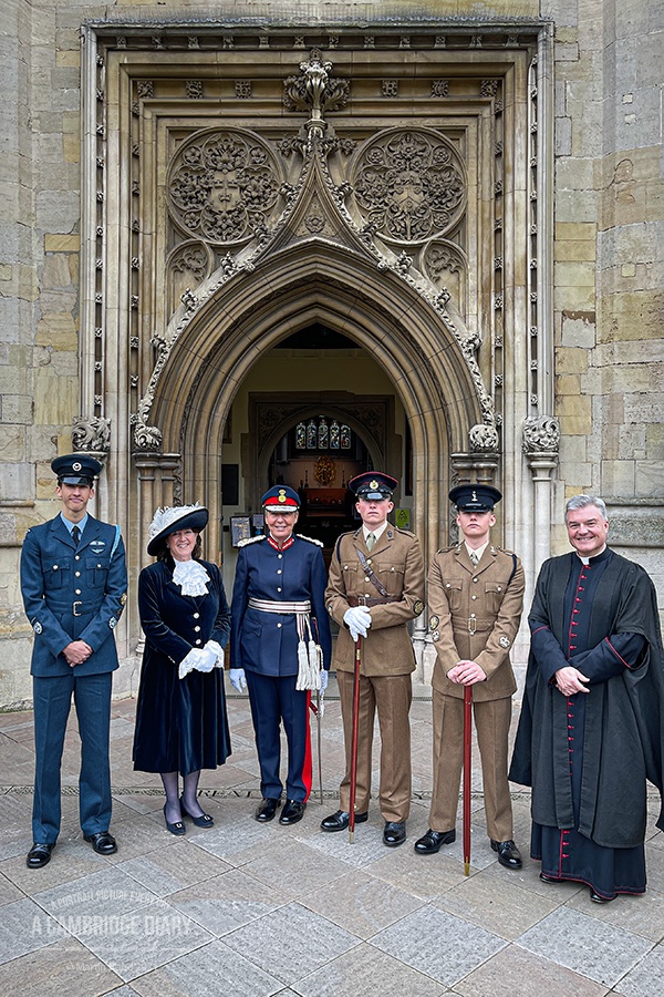 acambridgediary's tweet photo. From left to right:
Cadet Warrant Officer Alex Braybrook; Mrs Caroline Bewes DL, High Sheriff of Cambridgeshire; Julie Spence OBE; Cadet Regimental Sergeant-Major Jack Badcock; Cadet Company Sergeant Major Ryder Cameron-Wickes and Adrian Daffern, Vicar of @GreatStMarys. ...2/2 https://t.co/I9axl9oacj
