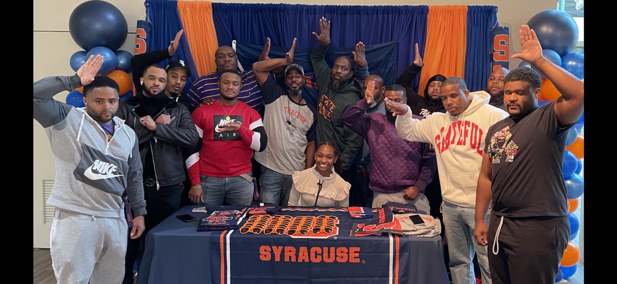 Chloe B. Jones tweet media