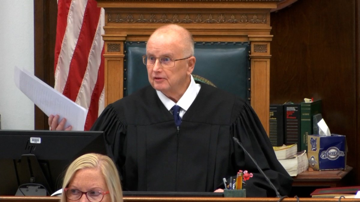 firstgirl1970's tweet image. Is there ANYTHING this crazy judge will allow or do we just toss out all evidence and call it a day?
#removejudge
#JudgeSchroederisCORRUPT 
💙🌵🌊