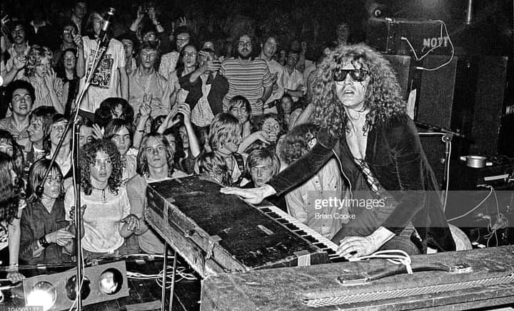 It was in 1971, the crowd that called us young. 📸: Brian Cooke