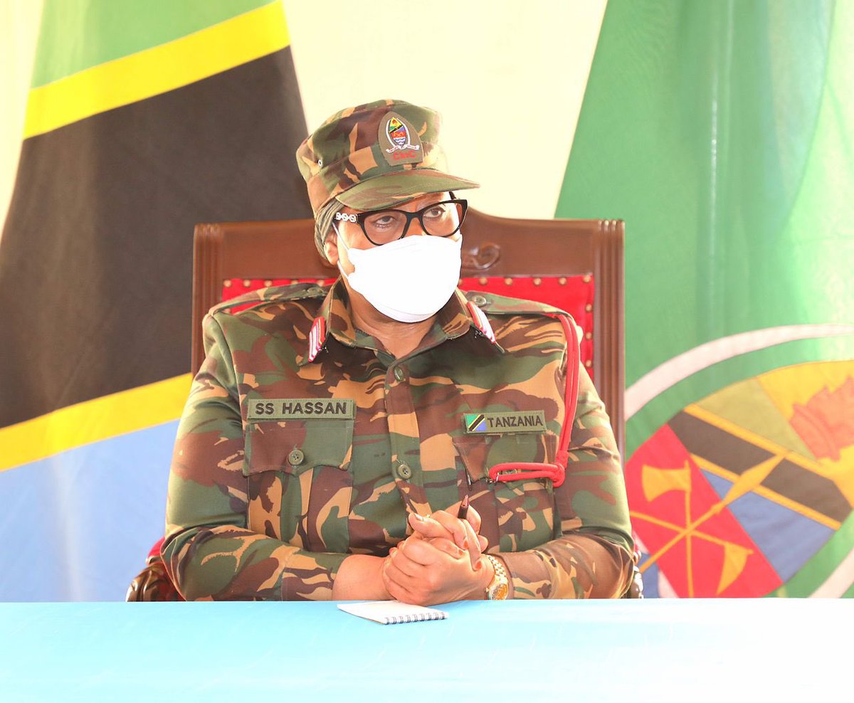 eliyajanikila_'s tweet photo. Pic 1: Amiri Jeshi Mkuu (C inC) na Rais wa Jamhuri ya Muungano wa Tanzania, Mhe. Samia Suluhu Hassan.
Pic 2: Mkuu wa Majeshi ya Ulinzi na Usalama Jenerali Venance Mabeyo akiwa na Amiri Jeshi Mkuu Samia Suluhu Hassan.
#TanzaniaSalamaNaSamia.
#JanikilaKasema
#IRefuseToStop https://t.co/Se1gq4Dv0g