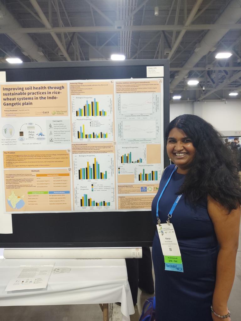 kavyakrishnan90's tweet photo. Had a great time at the #ACSmtg last week and got to meet some amazing people! Also really proud and grateful to win 1st prize at the Soil Health poster session!! All thanks to @HMvanes and the brilliant folks in my lab for all their advice and critique 🤗 https://t.co/BLHEdqS0AS