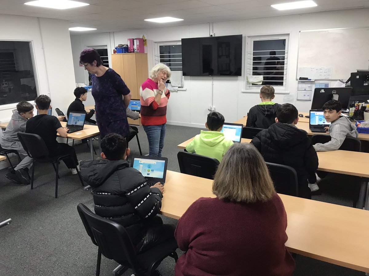 CATCHLeeds's tweet photo. Tonight was our first session of @mathletics3pl - supporting young people outside of school with maths tuition. Thanks to Janet, Jane &amp; Lindsey for giving up their time. Mathletics provides learners with the chance to put their maths skills to use through activities &amp; challenges. https://t.co/A5O13hQbqh