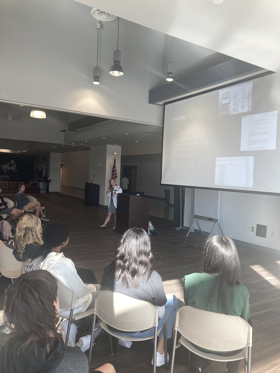 kcalvetsci's tweet photo. Vet Science students are learning about the application process for entering into vet school today from a current student in the vet medical program at Midwestern University. Thank you for making the trip Ms. Erhart! https://t.co/XMHfEiEtAM