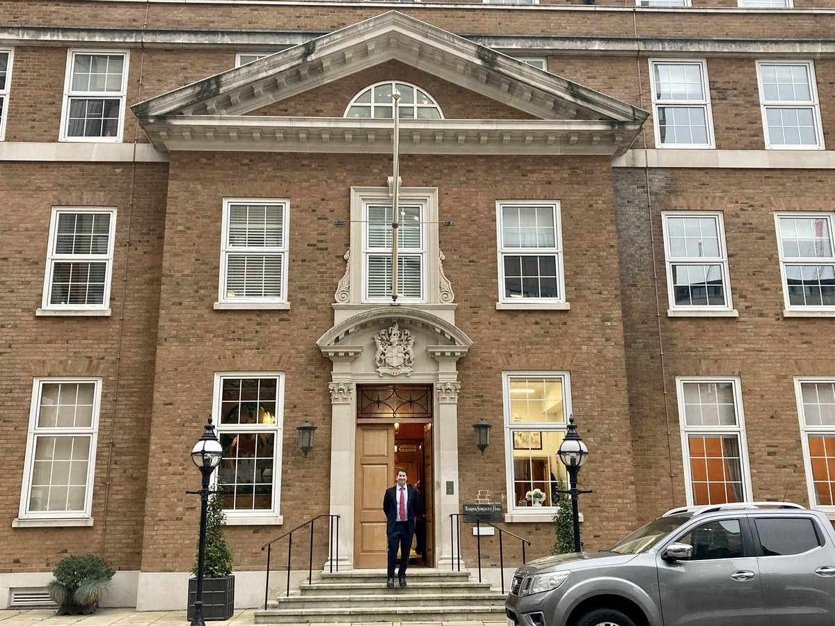 wcundy's tweet photo. Proud that I was able to speak at the @PottRotation Scientific Meeting at the Barber-Surgeons Hall. Fantastic meeting where collegiality and mentorship was emphasised. Thanks for organising @dr_dferguson https://t.co/xuEM9grCh3