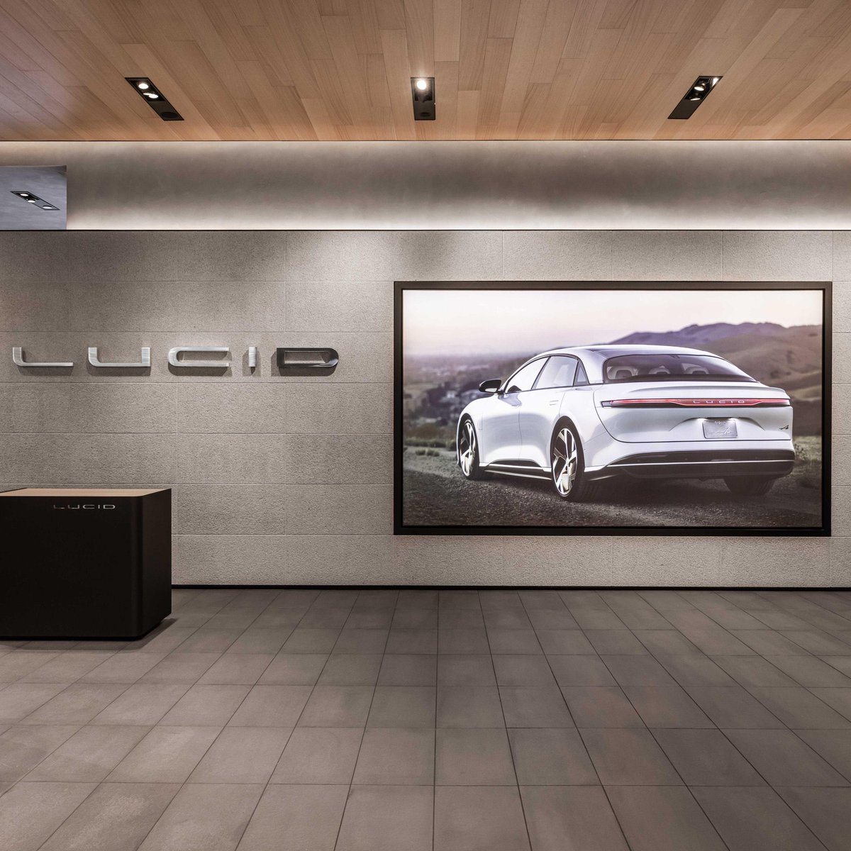 LucidMotors's tweet image. Lucid Motors announces third quarter 2021 financial results and #LucidAir wins 2022 MotorTrend Car of the Year. 

bit.ly/3qGeSHG