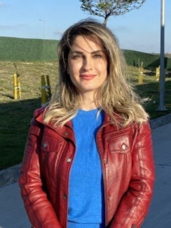 Cumhuriyet gazetesi yazarı Barış Terkoğlu bugünkü köşesinde, HDP'nin tutuklu eski Eş Genel Başkanı Selahattin Demirtaş'ın eşi Başak Demirtaş'a verilen 2 yıl 6 aylık hapis cezasının perde arkasını yazdı. Demirtaş'a, "gerçeğe aykırı bir sağlık raporu aldığı"