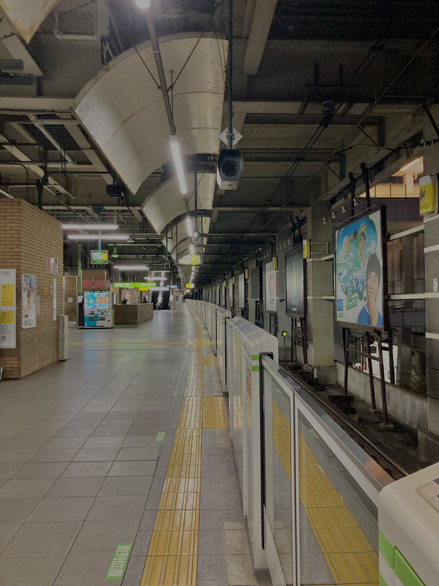 takacomt's tweet photo. 20年前は「朝まで呑めた」40代のいまは「早朝から働ける」おじさんになったなぁ（笑）
#朝5時台のえびす #朝まで呑めた #朝一のフライト #福岡出張 https://t.co/IT36UdTdBk