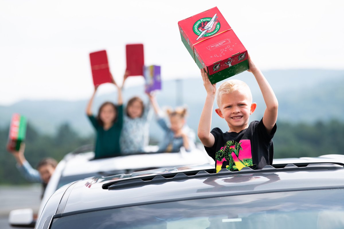 Franklin_Graham's tweet photo. We’re excited that today is the first day of #NationalCollectionWeek for @SamaritansPurse @OCC_Shoeboxes! 4,000+ drop-off locations around the US are now open and receiving shoebox gifts for children around the world. So grateful to all who are packing, praying, and volunteering! https://t.co/TXlT4423fp