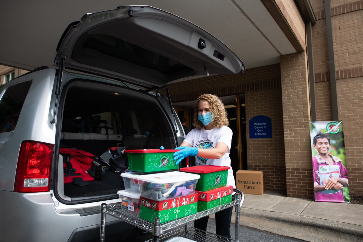 Franklin_Graham's tweet photo. We’re excited that today is the first day of #NationalCollectionWeek for @SamaritansPurse @OCC_Shoeboxes! 4,000+ drop-off locations around the US are now open and receiving shoebox gifts for children around the world. So grateful to all who are packing, praying, and volunteering! https://t.co/TXlT4423fp