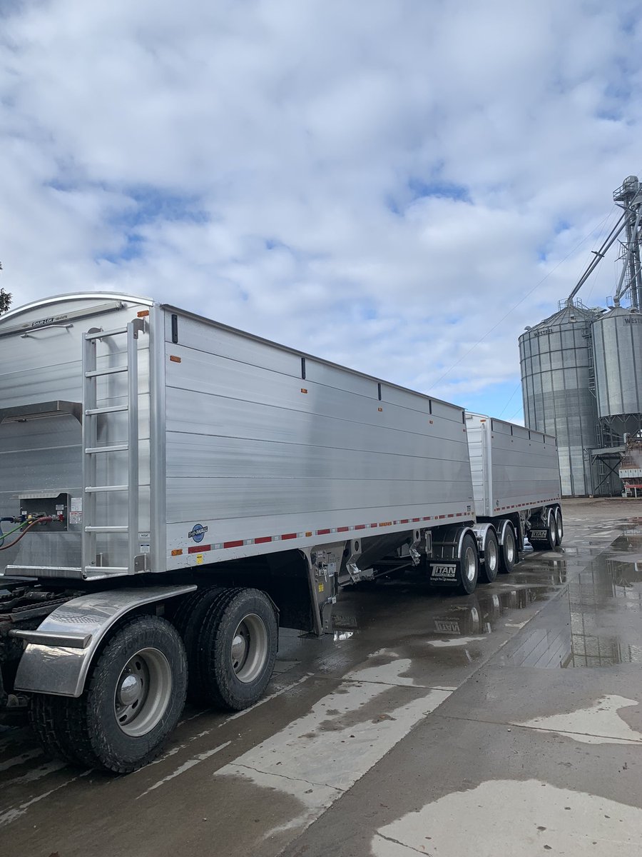CVanQuaethem's tweet image. New set of @Titanthinwall trailers showed up at the yard today! What an awesome locally built product. Can’t wait to haul some grain and look good doin it.  #titantrailers #titanthinwall #trailers #ontag #locallybuilt #corn #grainfarming #soybeans