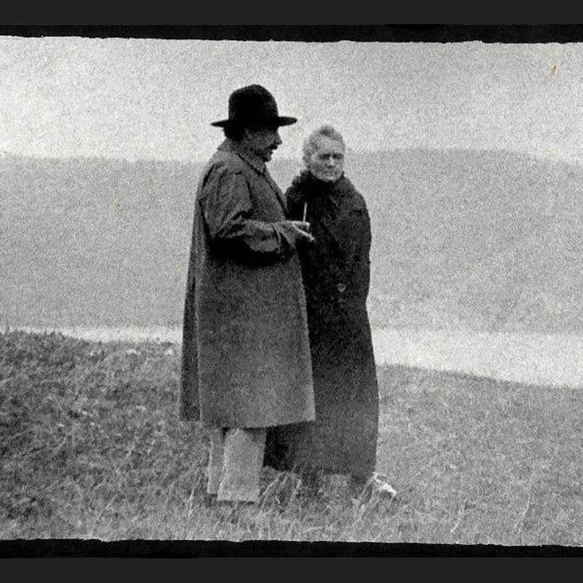 historycoolkids's tweet photo. Albert #Einstein and Marie Skłodowska #Curie reminiscing by a lake in 1929. #science #history https://t.co/wOHmchObPK