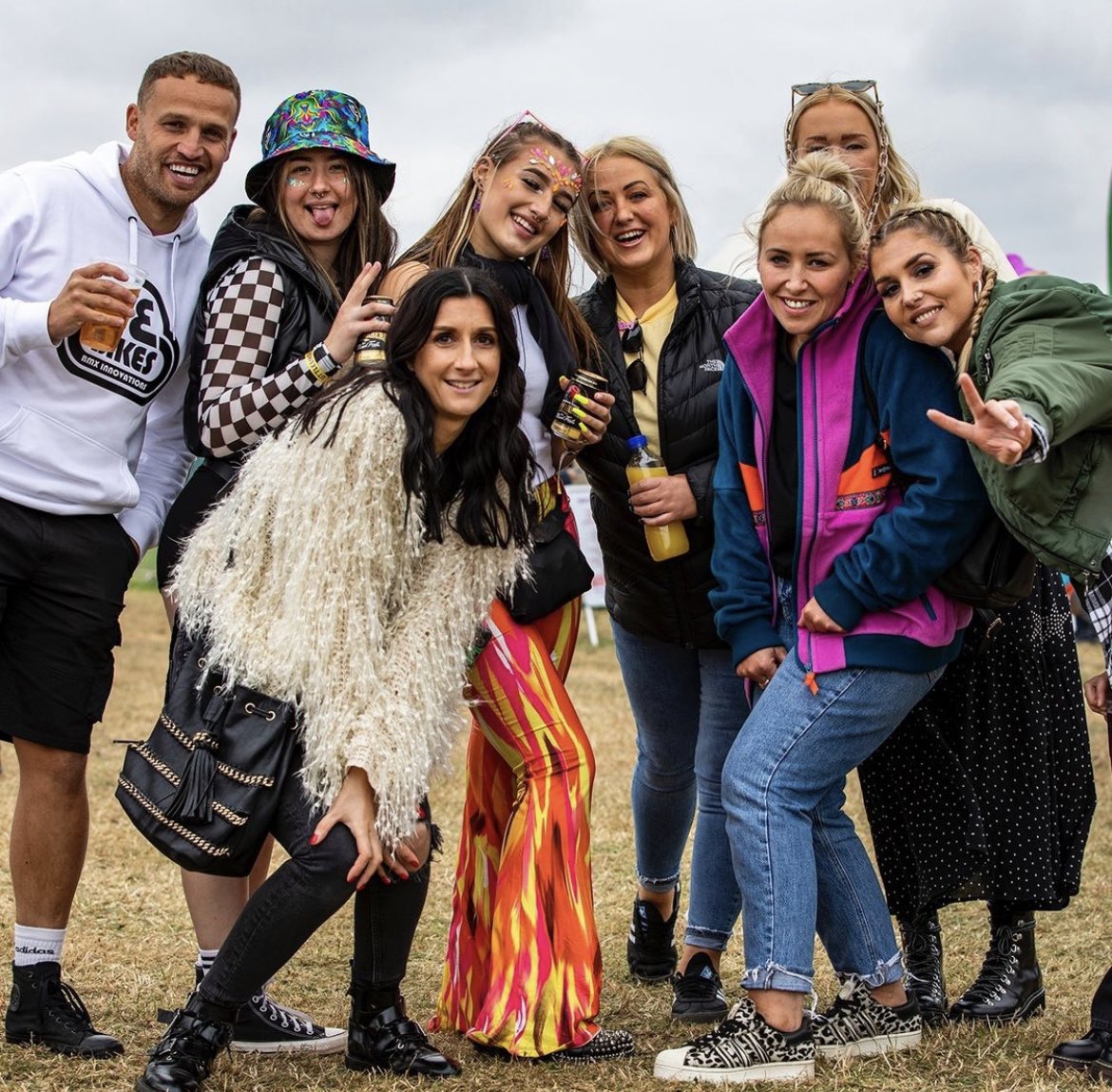 lindisfarnefest's tweet photo. Aaaaah #pals - missing being with old mates and new mates in a field today π - hands up if youβre already planning next years festie β π π€ #party #friends #mates #festival #festie #goodtimes #event #gig https://t.co/VbAytdb2rR