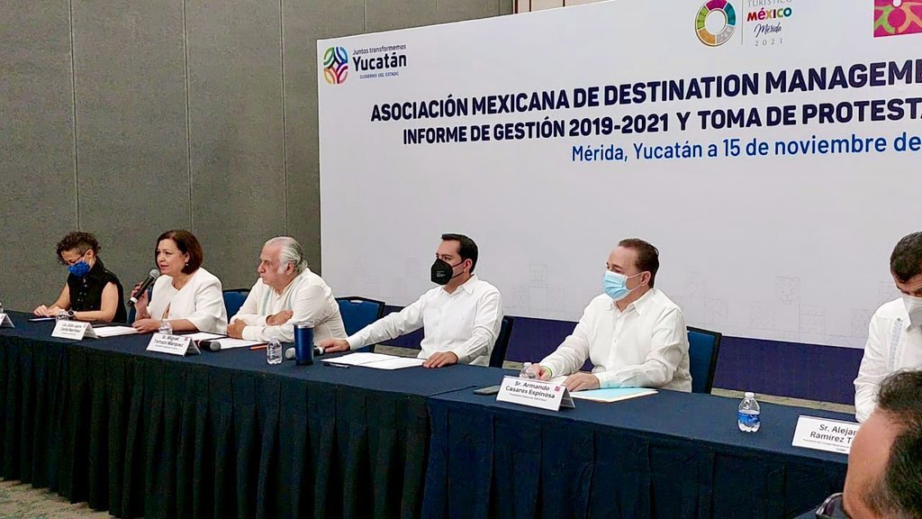 SECTUR_mx's tweet photo. En el marco del #TianguisTurísticoMérida se llevan a cabo importantes actividades del sector. Hoy se tomó protesta a la nueva directiva de Asociación Mexicana de Destination Management Companies #Amdemac con la presencia del Secretario @TorrucoTurismo y el Gobernador @MauVila. https://t.co/xkWeDKmHlk