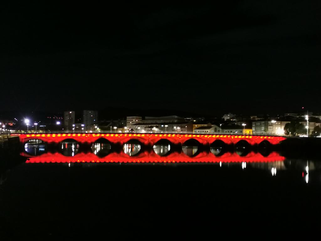 beni_salgado's tweet photo. As pontes de Pontevedra esta noite en vermello: ❣️#roxo #rouge #rosso #roig #rojo #toyo #ros #russ #roșu #roui #red #rood #Rot #vermelho #bermeyu https://t.co/ApAxeEjhuf