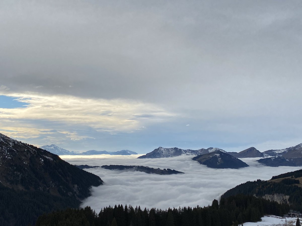 C21CallHome's tweet photo. Mon bureau ce matin #loveavoriaz #lovemorzine #immobilier #montagne https://t.co/H8FgWBY34b