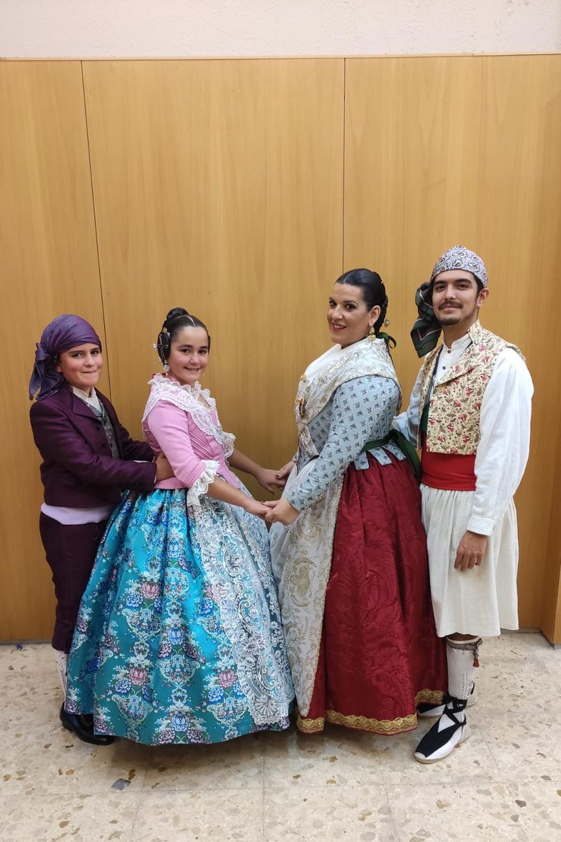 Aquest cap de setmana hi van haver diferents activitats:

🏀 El nostre equip de bàsquet va participar al torneig organitzat per Junta Central Fallera.

🔥 Celia, Raquel, Javier i Rafa van assistir a la presentació de la Falla San Isidro.

#llargavidaalesfalles #falles #falles2022