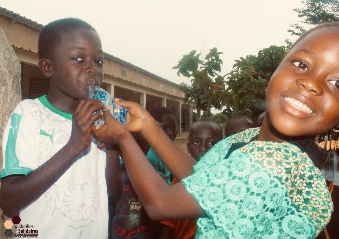 LESAS_LESAS's tweet photo. Bravo à l’équipe de l’association @LESAS_LESAS  1600 enfants scolarisés en 2021 ❤️❤️❤️❤️ good job https://t.co/e0K8UJFUsm