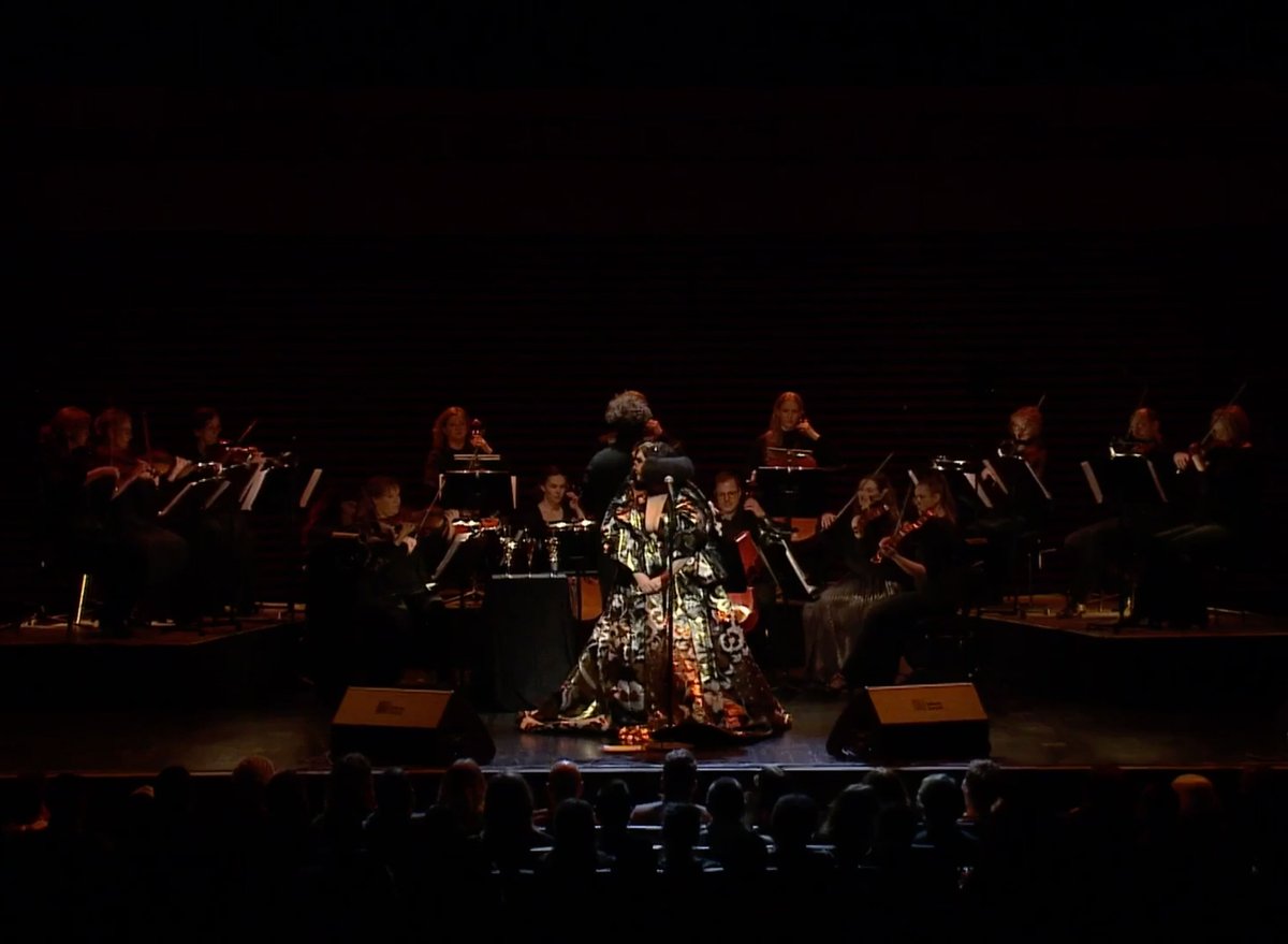 OrlaghMurphy's tweet photo. #Björk and Iceland Symphony Orchestra... magic, as always. ✨ 

@bjork @IcelandSymphony @HarpaReykjavik #björkorkestral https://t.co/WtBZcDSHdl