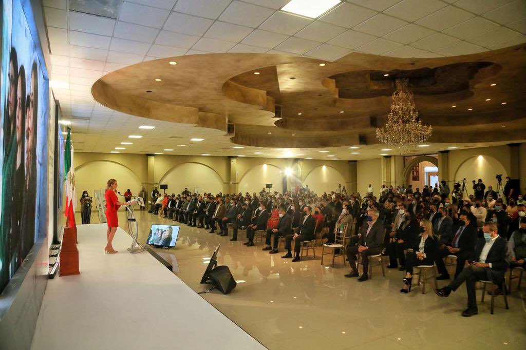 Hoy, en Piedras Negras, informé los resultados alcanzados durante los primeros 3 años para los que fui electa como representante de Coahuila en el Senado de la República. 

¡Gracias por su apoyo, seguiré trabajando de cerca, por y para ustedes! 

#Coahuila #3erInforme