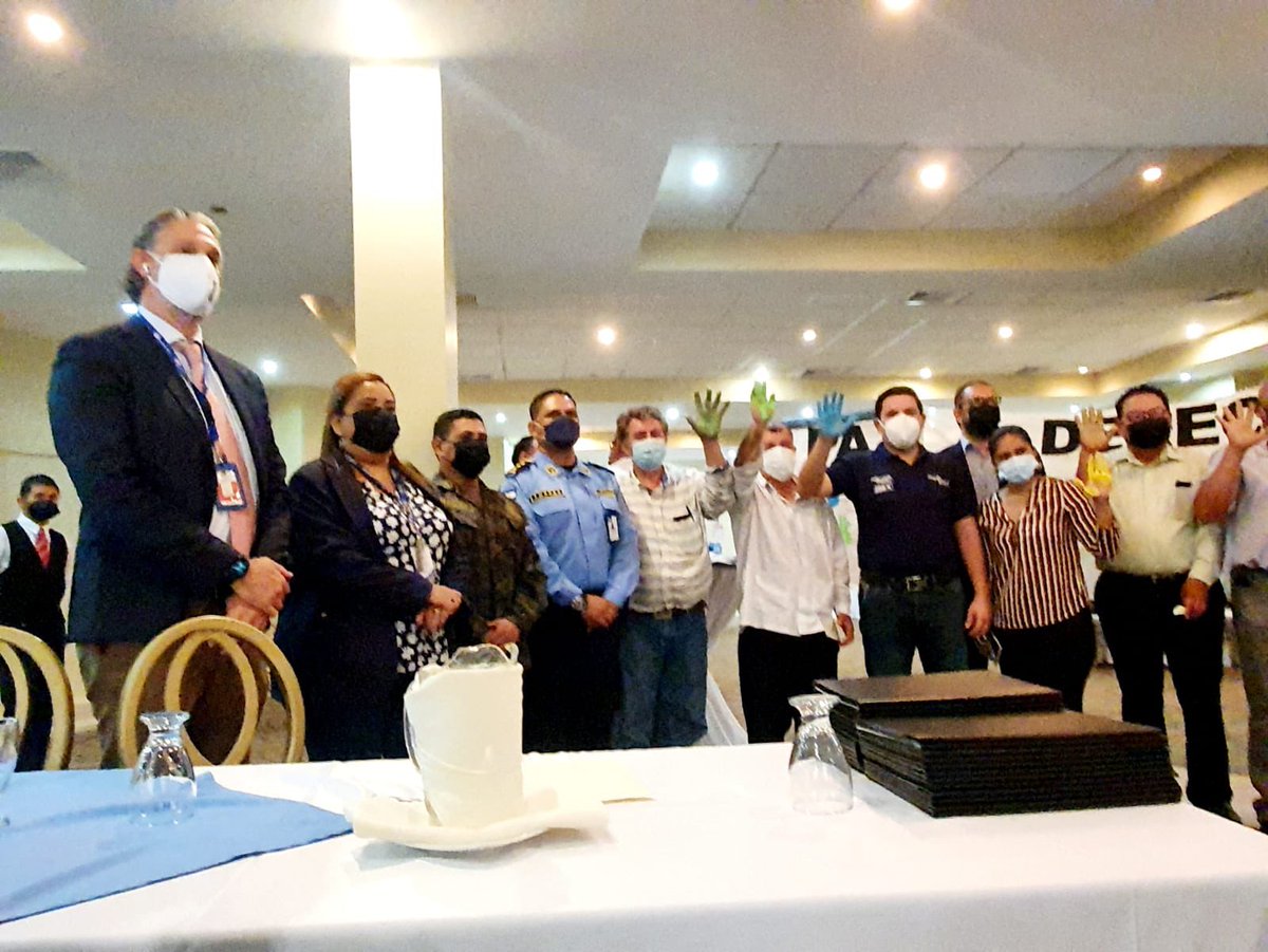 BogranGuillermo's tweet photo. Por una democracia en Paz y respeto. 

La responsabilidad es individual. Cada quien es responsable de sus actos. 

Yo soy Guillermo Bogran, yo no tengo por que pagar facturas o errores de otros. 
Por una democracia electoral de Paz. 
@sedhHonduras #ParticiPaz https://t.co/VsUxyb53yA