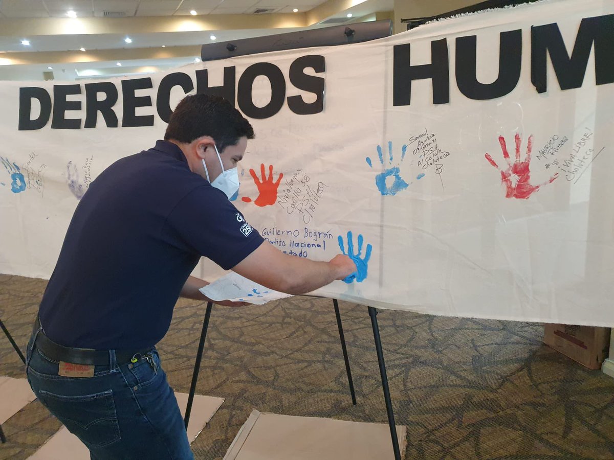 BogranGuillermo's tweet photo. Por una democracia en Paz y respeto. 

La responsabilidad es individual. Cada quien es responsable de sus actos. 

Yo soy Guillermo Bogran, yo no tengo por que pagar facturas o errores de otros. 
Por una democracia electoral de Paz. 
@sedhHonduras #ParticiPaz https://t.co/VsUxyb53yA