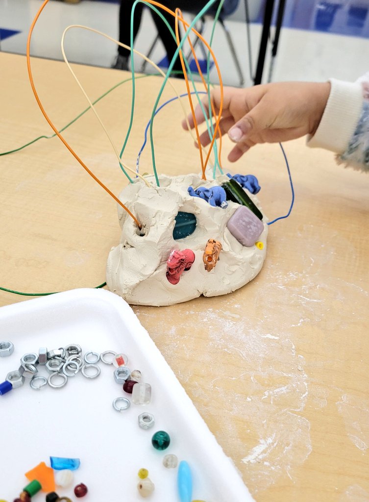 JuliaGoggi's tweet photo. Our youngest students are using clay and #looseparts to create an assemblage. #reggioinspired #processart #provocation #ateliermethod #100languages #fingergym @WPSSicomac https://t.co/IRtnfzoB2B